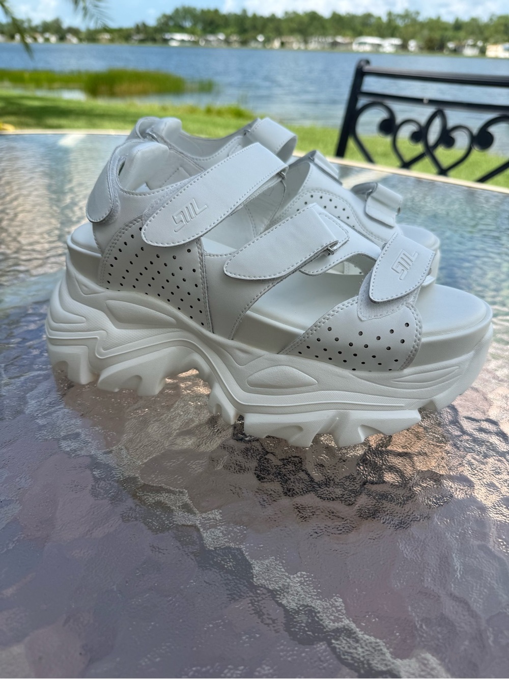 Steve Madden Vamoose White Chunky Platform Sporty Sandals Sz 9.5M